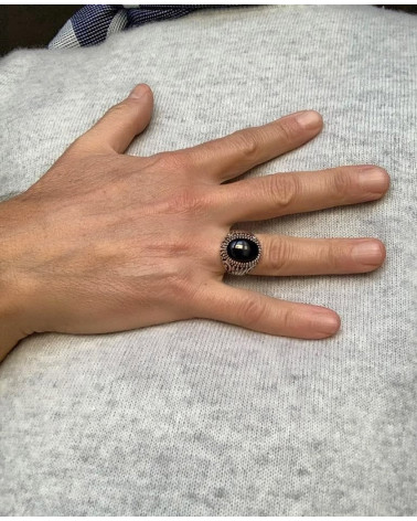 Bague biker en pierre d'onyx ovale noire et Argent massif effet vieillit