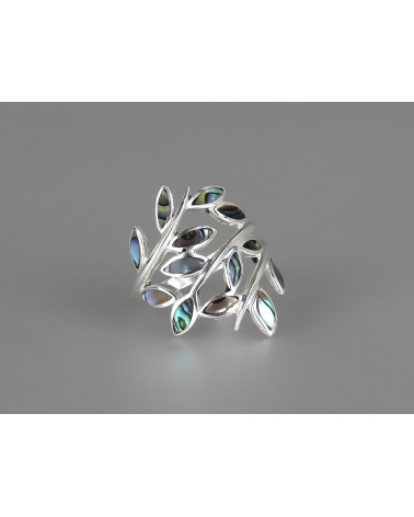 Close-up of the bezel setting and polished finish of the abalone mother-of-pearl petal ring