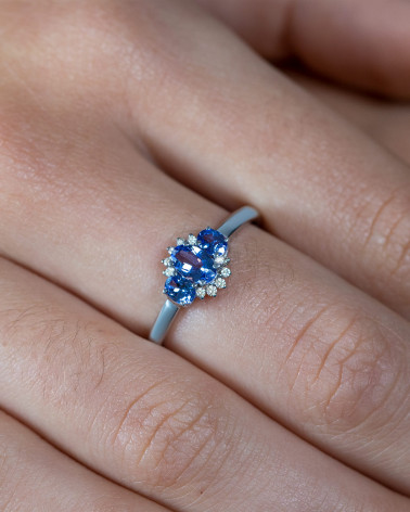Bague Or Blanc Tanzanite et diamants 1.358grs