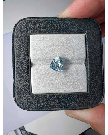 Ovaler facettierter hellblauer Aquamarin - Gewicht 0.720 Karat - Klarheit VVS-VS - Herkunft Indien