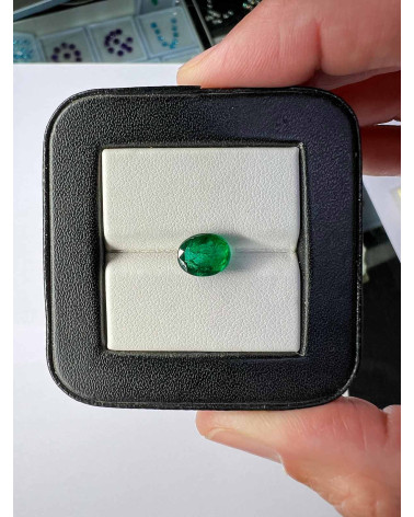 Émeraude Ovale 1.73 Carats 7x9 AAA VS Zambie