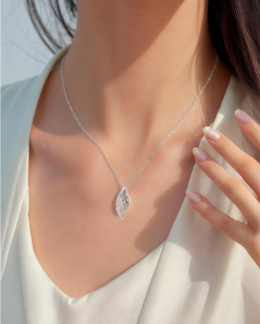 925 Sterling Silver White Mother-of-pearl Pendant