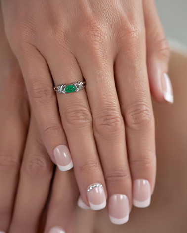 925 Sterling Silver Emerald ring