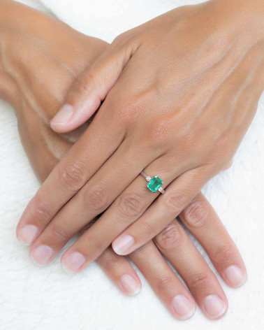 Anillo en Plata 925 con Esmeralda y Diamantes usado – Joya femenina chic	