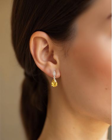 Pendientes en Plata 925 y Citrino en uso – Elegancia sutil