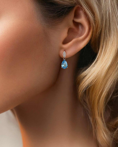 Boucles d'Oreilles Topaze et Diamants portées – Élégance et féminité