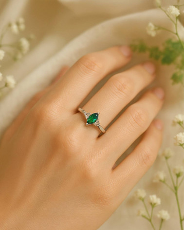Anillo de Oro Esmeralda y diamantes